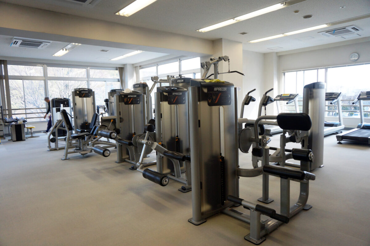 富士川体育館トレーニングルームのマシン